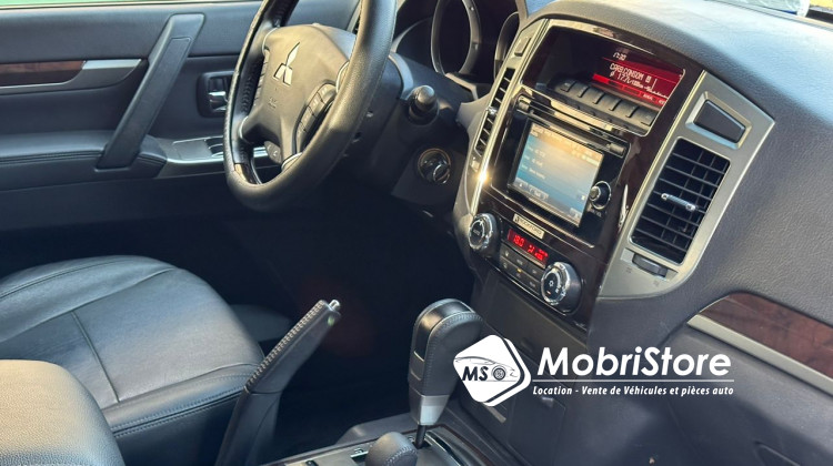 MobriStore Mitsubishi PAJERO GLS 2022