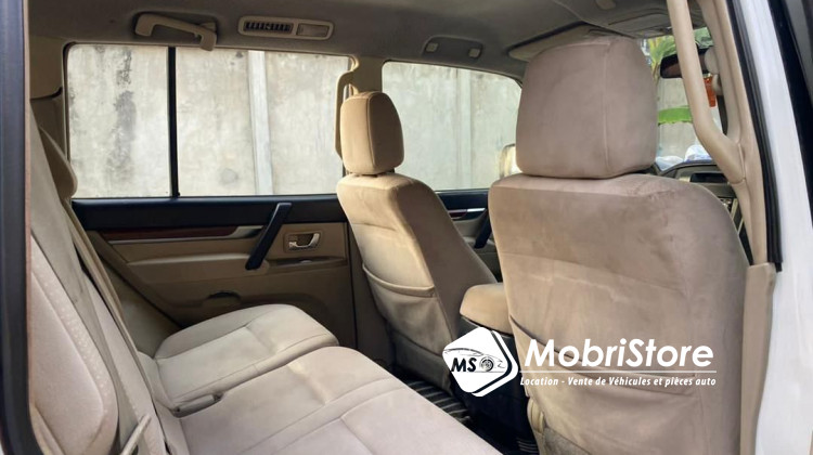 MobriStore Mitsubishi Pajero gls